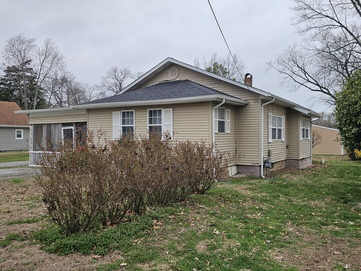 Property Photo:  615 Mitchell Street  IL 62812 