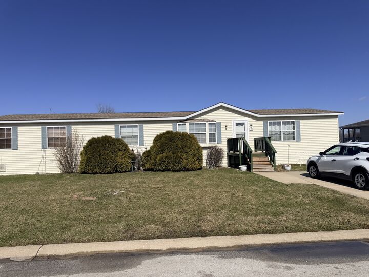 Property Photo:  198 Blue Jay Drive  IL 60411 