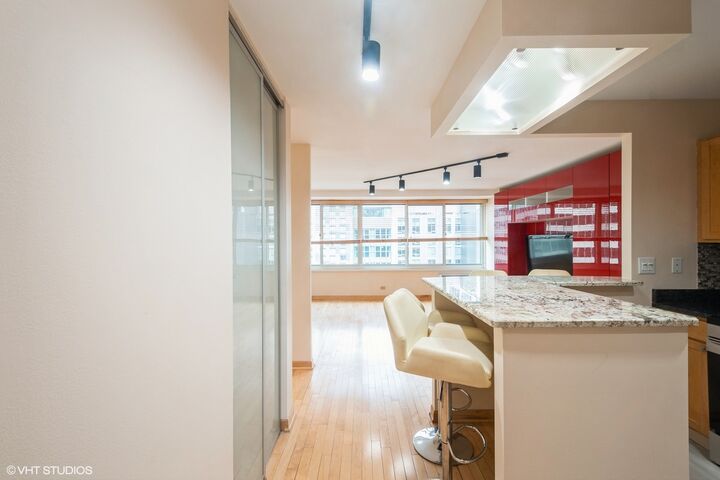 Property Photo:  211 E Ohio Street 1925  IL 60611 