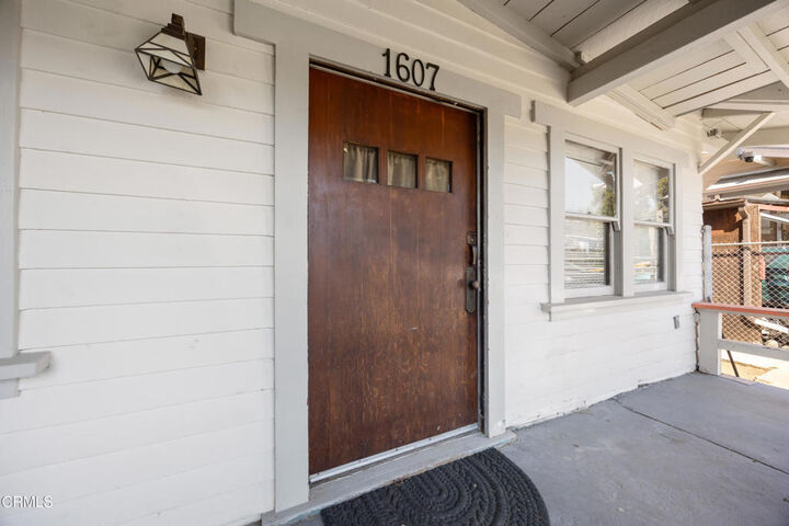 Property Photo:  1607 N Avenue 54  CA 90042 