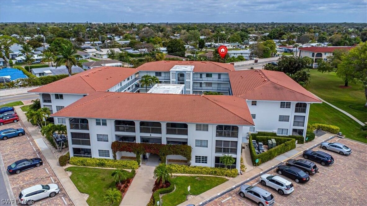 Property Photo: 5 High Point Circle W 308 FL 34103