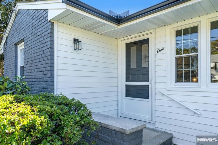 Property Photo:  1 Crestwood Lane  NJ 07066 