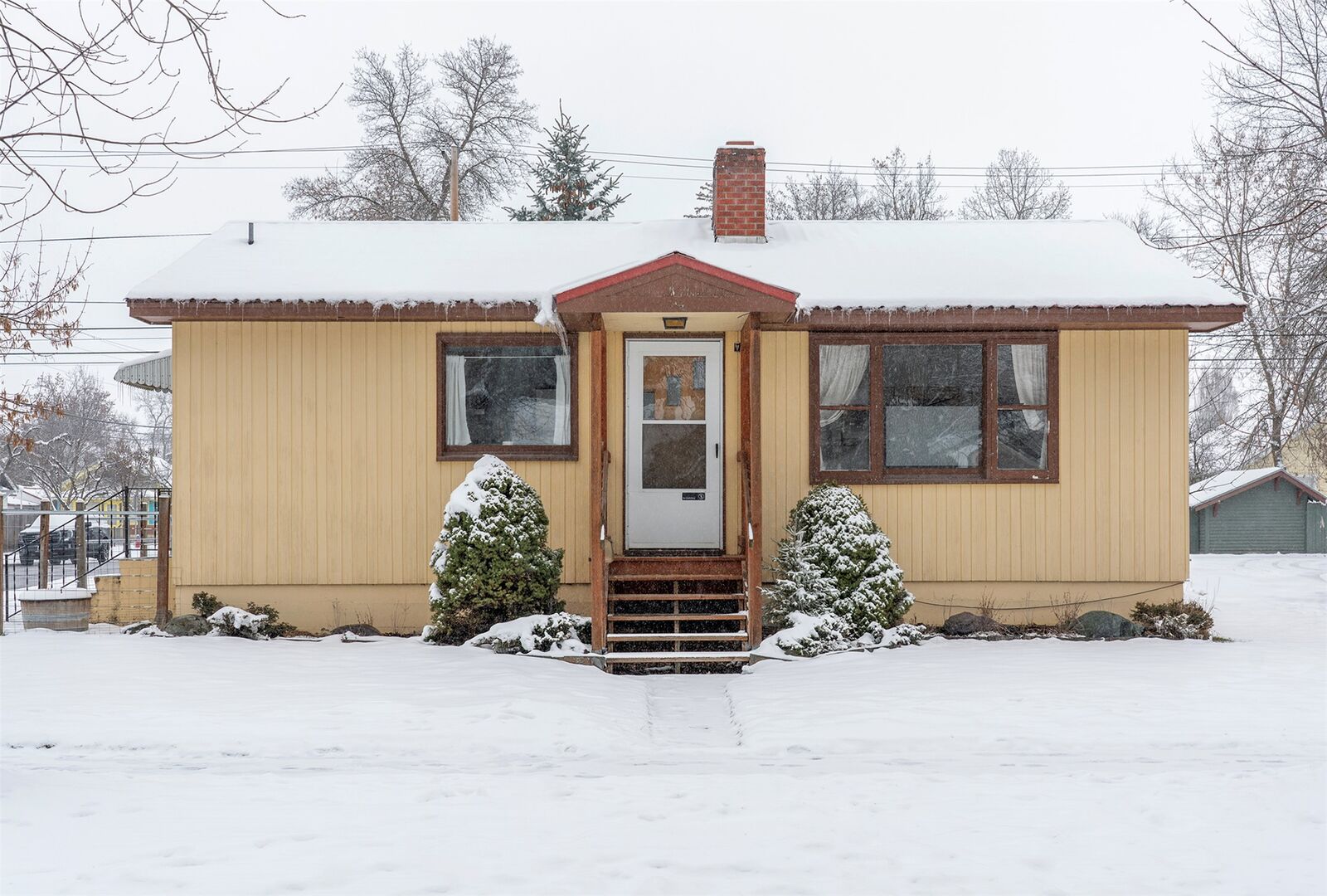 Property Photo:  403 Kalispell Avenue  MT 59937 