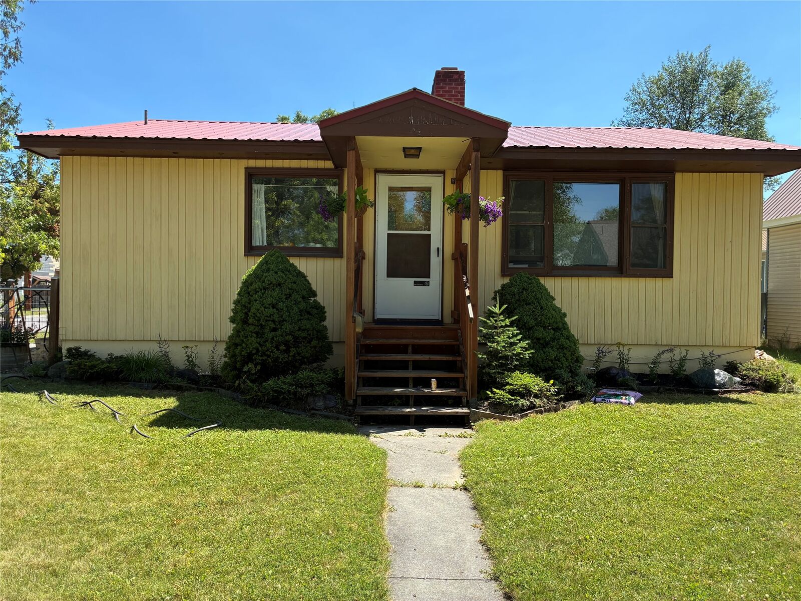 Property Photo:  403 Kalispell Avenue  MT 59937 