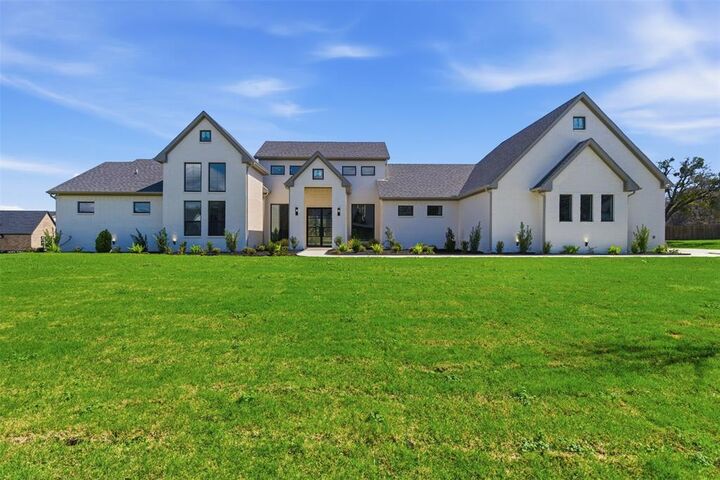 Property Photo: 5825 Grey Wolf Court TX 76140