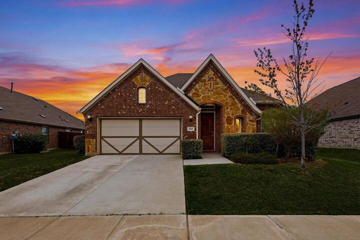 Property Photo: 1020 Embers Lane TX 76201