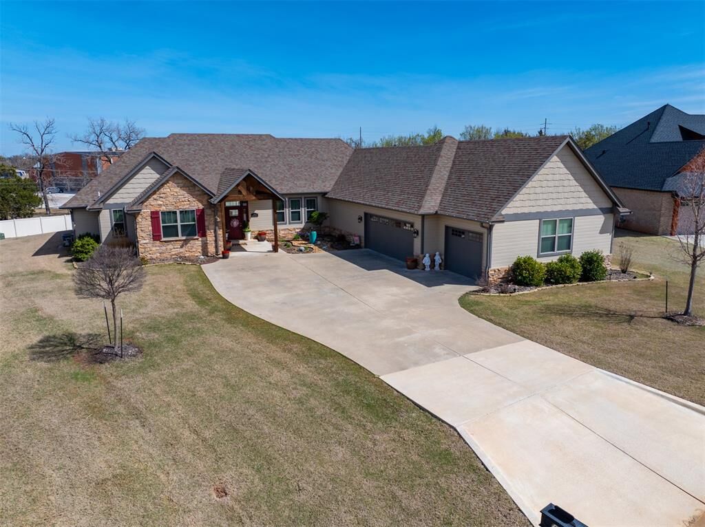 Property Photo:  2727 Woodlawn Court  OK 74804 