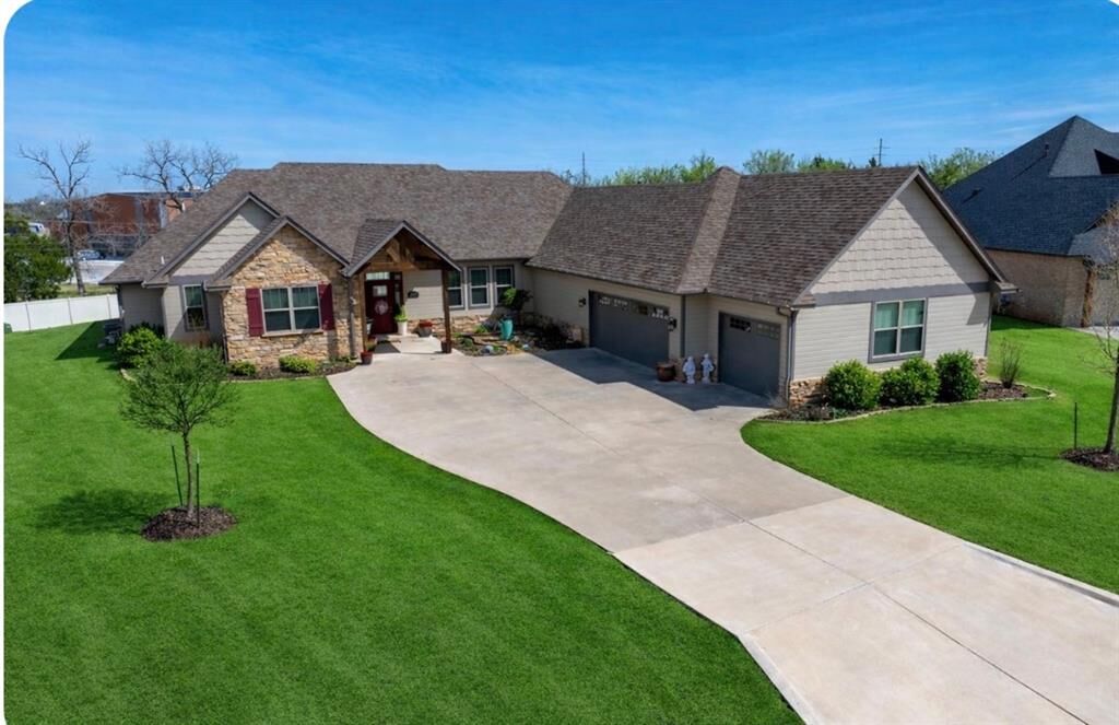 Property Photo:  2727 Woodlawn Court  OK 74804 