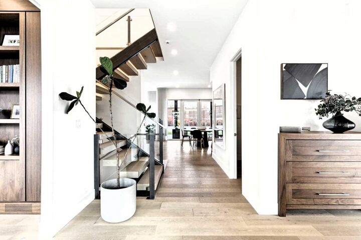 Property Photo:  708 Crescent Boulevard SW  AB T2S 1L4 