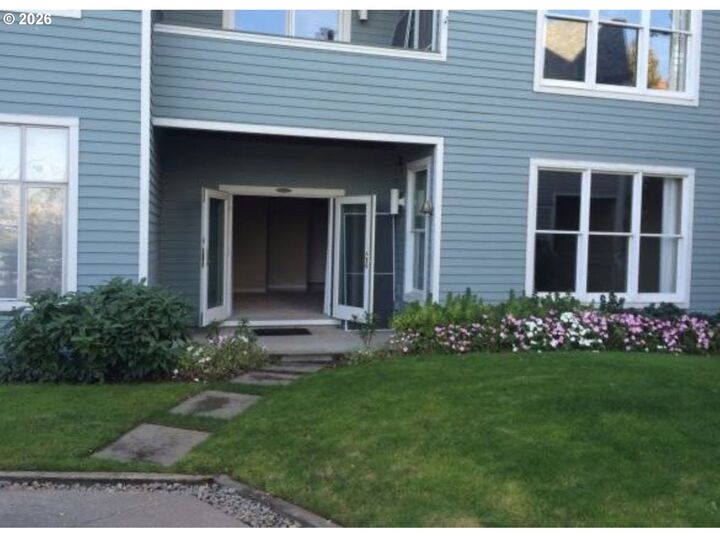 Property Photo: 1630 S Harbor Way OR 97201