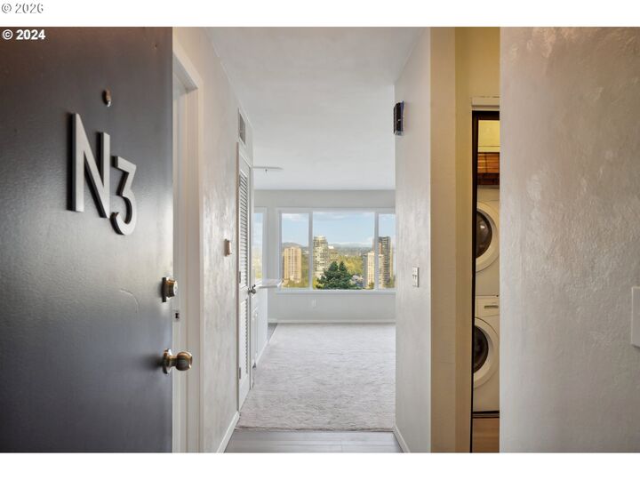 Property Photo: 3515 SW Barbur Blvd N-3 OR 97239