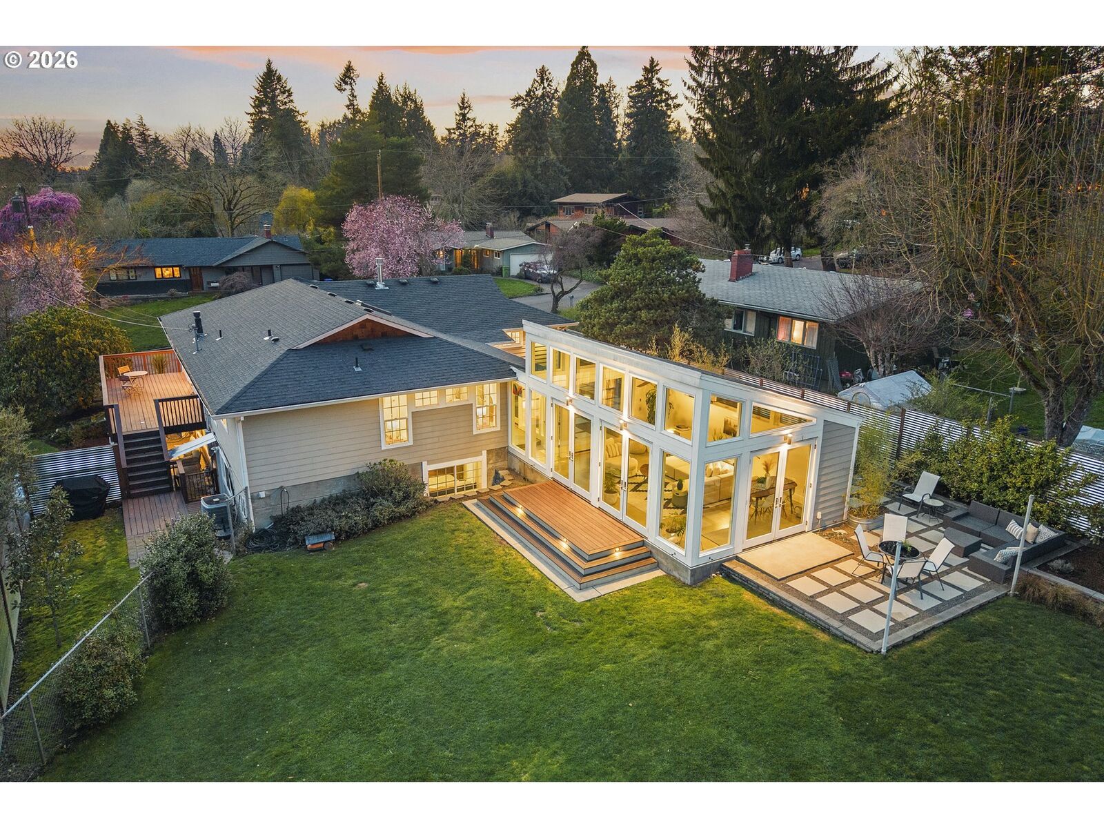 Property Photo: 4704 SW 53rd Ave OR 97221