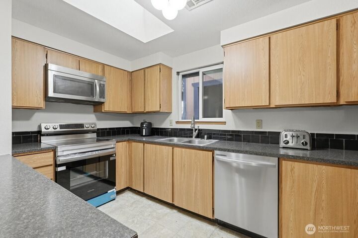 Property Photo:  3105  K Street NE  WA 98002 