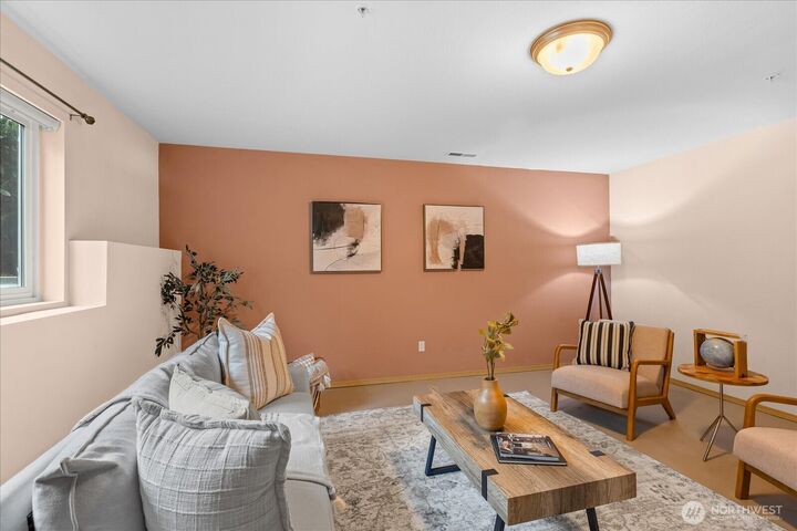 Property Photo:  15508  35th Avenue W B5  WA 98087 