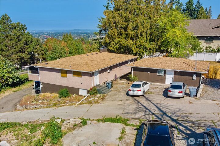 Property Photo:  2205 S Meridian  WA 98374 