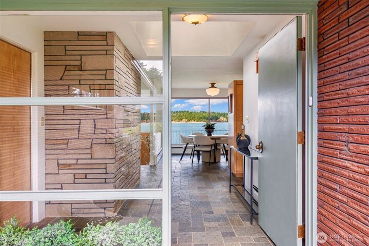 Property Photo:  2402  11th Street  WA 98221 