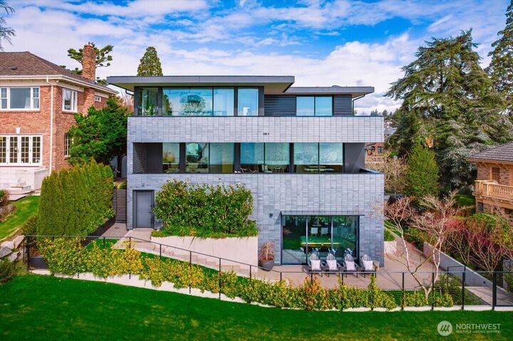 Property Photo:  1914  Magnolia Boulevard W  WA 98199 