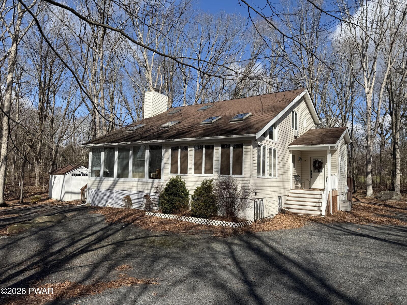 Property Photo:  811 Paddock Court  PA 18428 