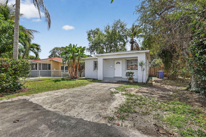 Property Photo:  2438 Arthur Street  FL 33020 