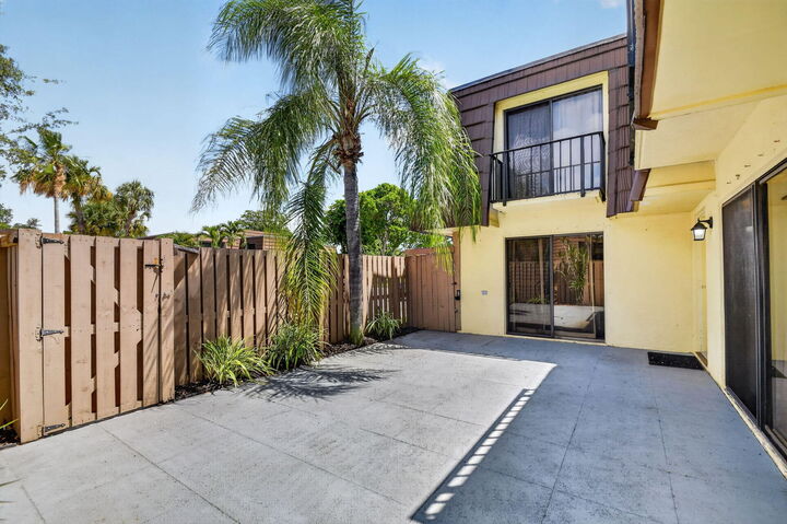 Property Photo:  904 9th Court  FL 33410 