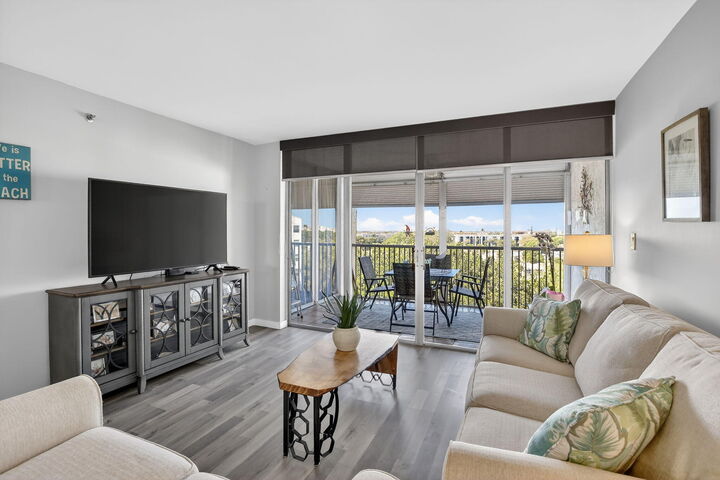 Property Photo:  3910 Inverrary Boulevard 802B  FL 33319 