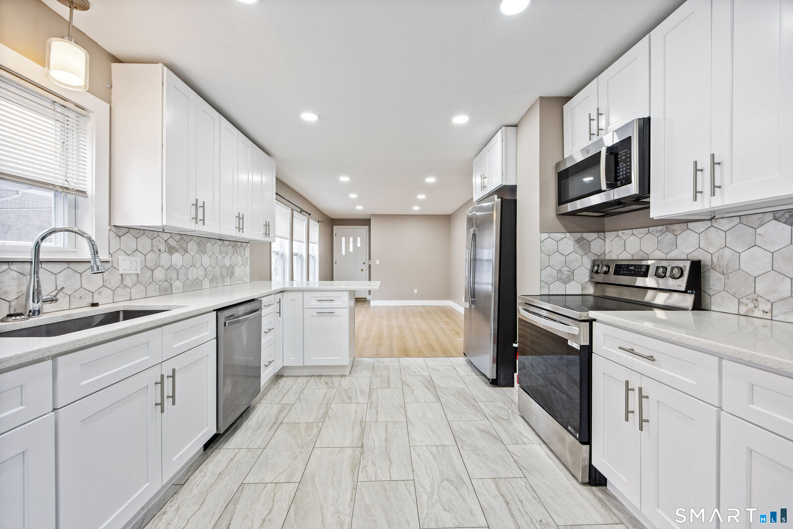 Property Photo:  87 Putnam Street  CT 06010 