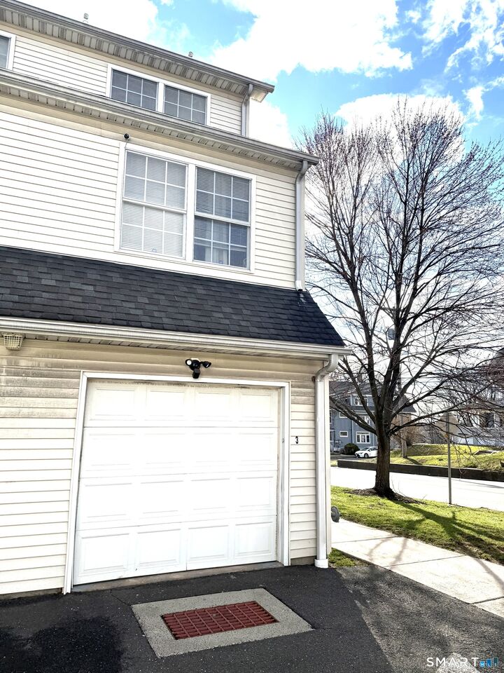 Property Photo:  33 Boston Terrace 3  CT 06610 