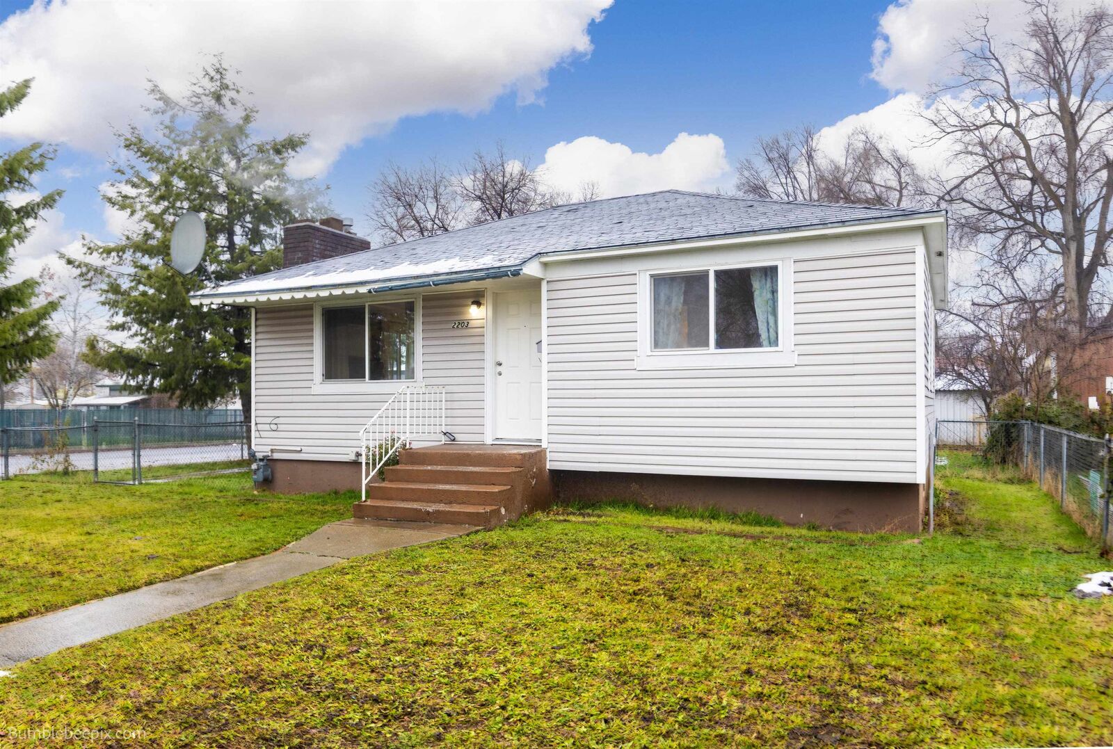 Property Photo: 2203 E Marshall Ave WA 99207