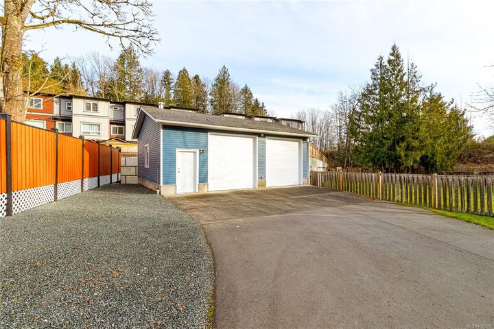 2877 Cecelia St — photo 1