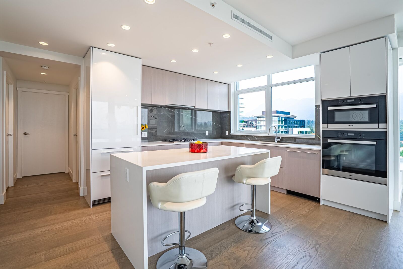 Property Photo: 1632 Lions Gate Lane 1601 BC V7P 0E2