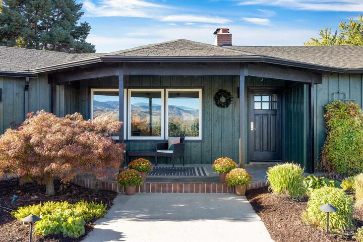 Property Photo:  4747 N Mountain View Dr  ID 83704 