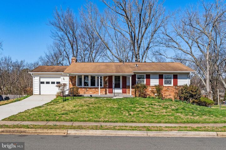 Property Photo: 7510 Roxbury Avenue VA 20109