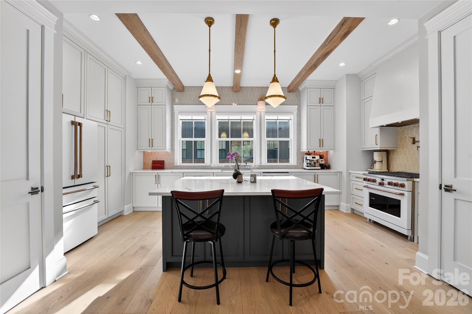 Property Photo: 3111 Pinehurst Place NC 28209