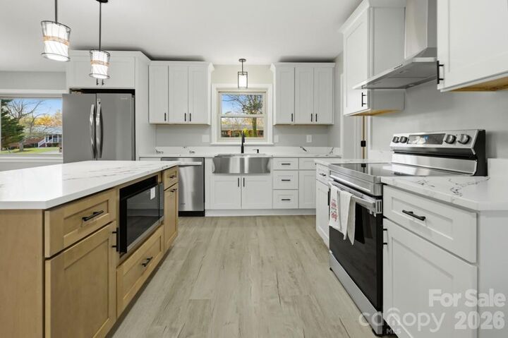 Property Photo:  415 Kimmswick Road  NC 28214 