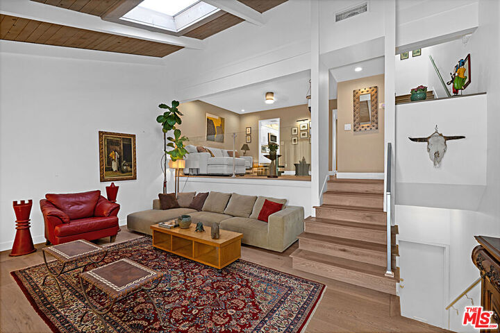 Property Photo:  11824 Moorpark St  CA 91604 