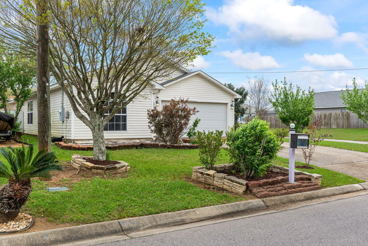 Property Photo:  10502 Senegal Drive  FL 32534 