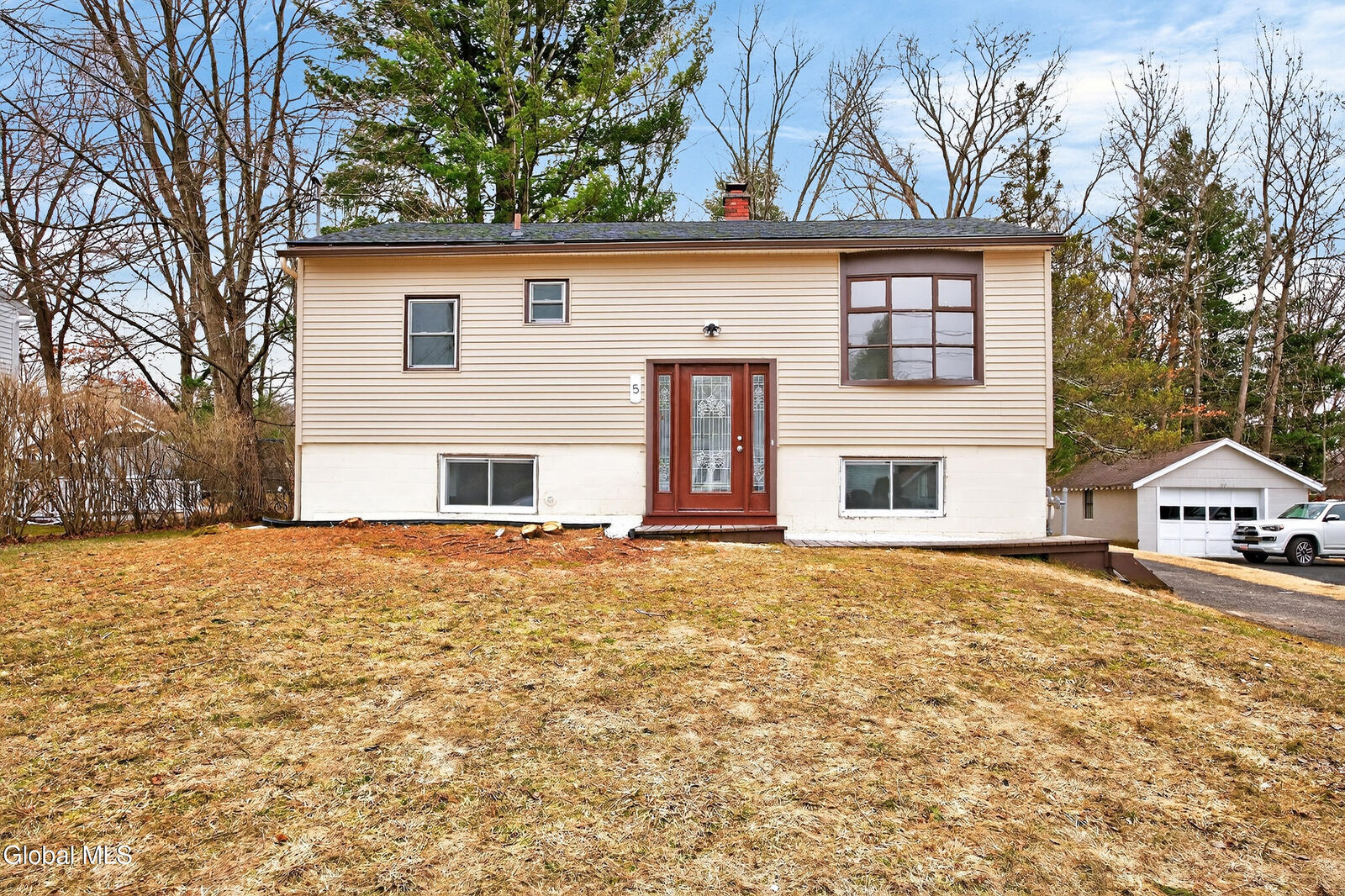 Property Photo:  5 Emmett Drive  NY 12309 