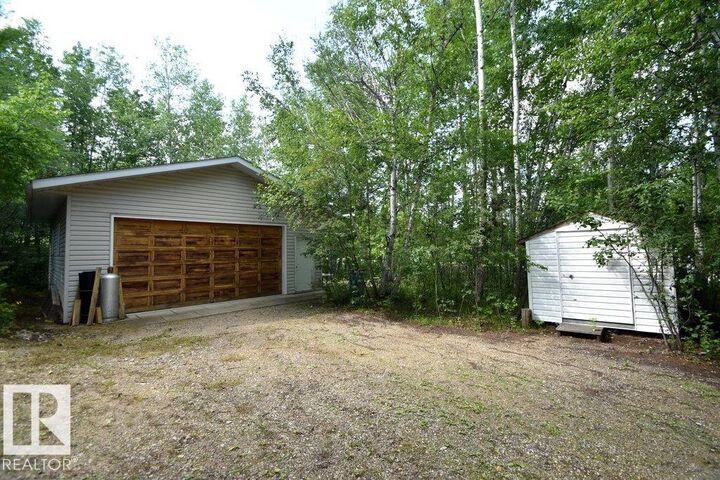 27, 174032 Twp Rd 653.7 — photo 1