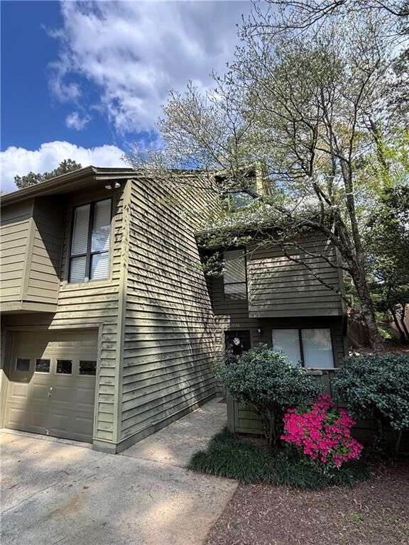 Property Photo:  1016 Creatwood Circle  GA 30080 