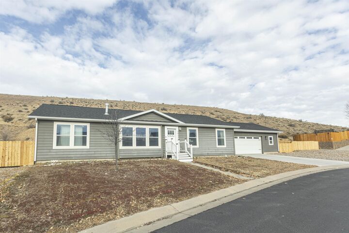 Property Photo:  2432 Pioneer Way  CO 81650 