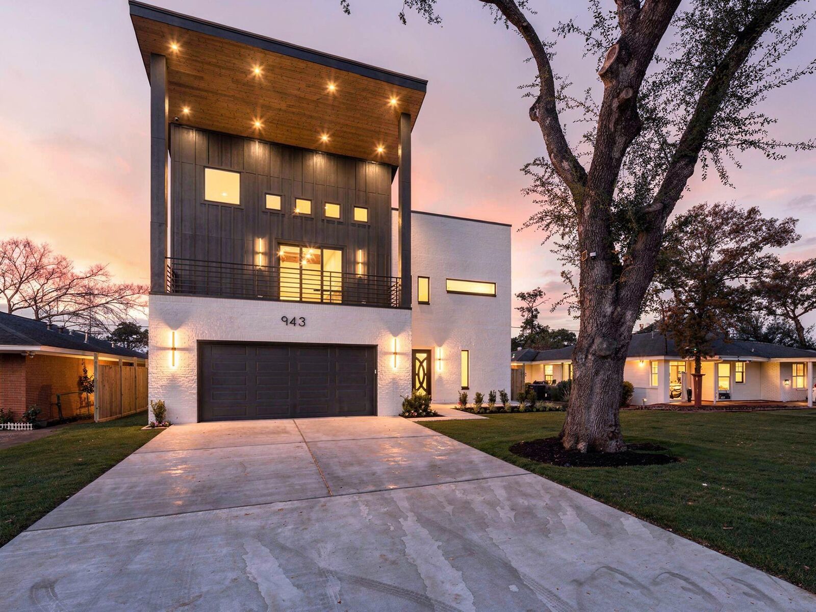 Property Photo: 943 W 31st Street TX 77018