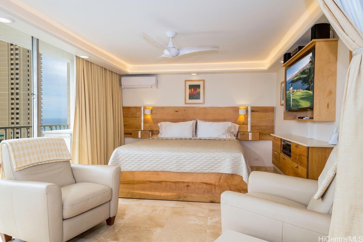 Property Photo: 2427 Kuhio Avenue 2408 HI 96815