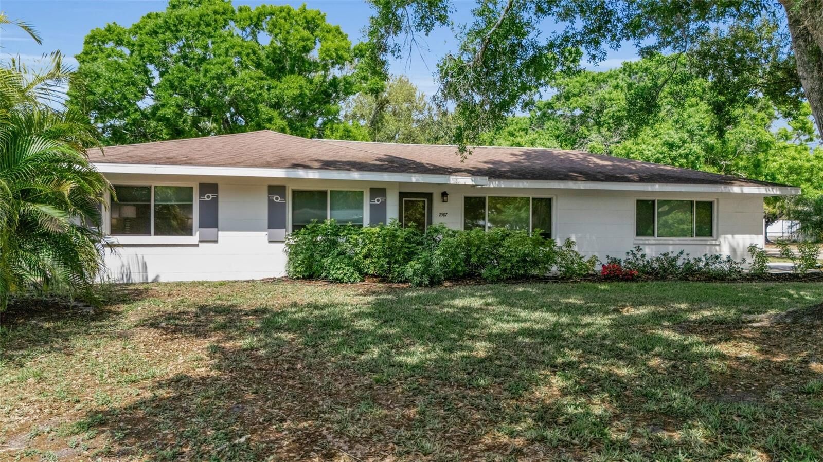 Property Photo:  2587 Ringling Boulevard  FL 34237 