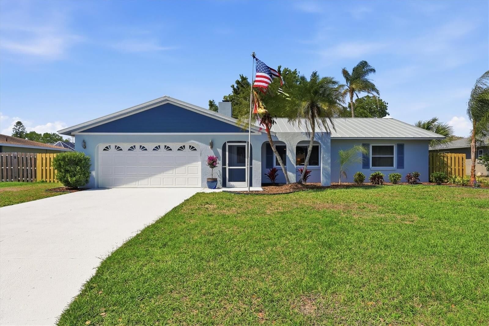 Property Photo: 1534 Georgetowne Lane FL 34232