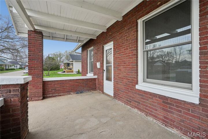 Property Photo:  201 E Maple Street  MO 63385 