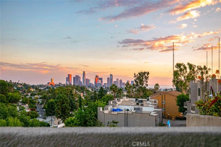 Property Photo:  1882 N Alvarado Street 16  CA 90026 