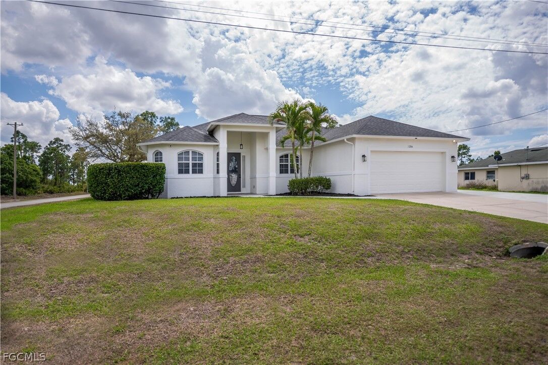 Property Photo: 1256 Edna Street E FL 33974