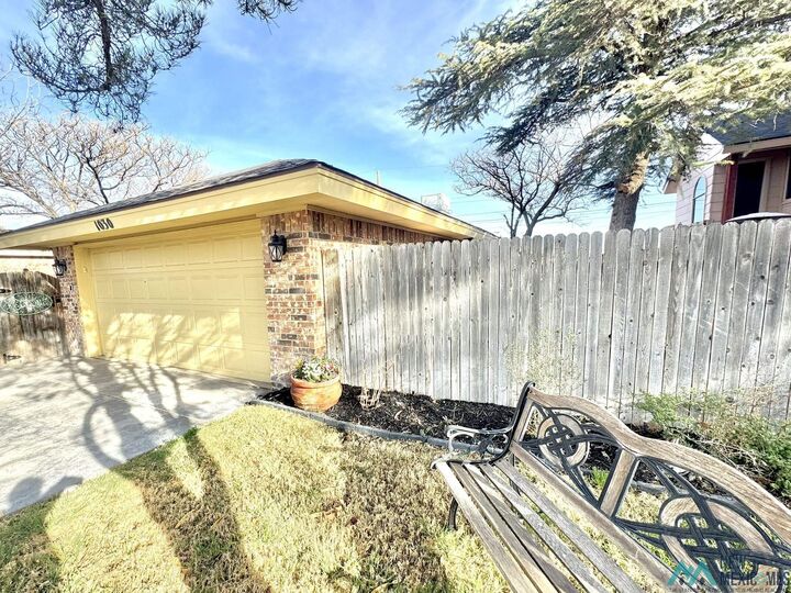 Property Photo:  1030 W Caprock Street  NM 88240 