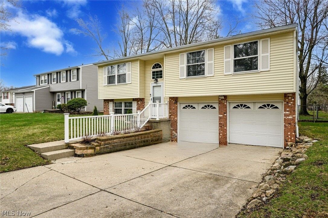 Property Photo:  925 Gayer Drive  OH 44256 