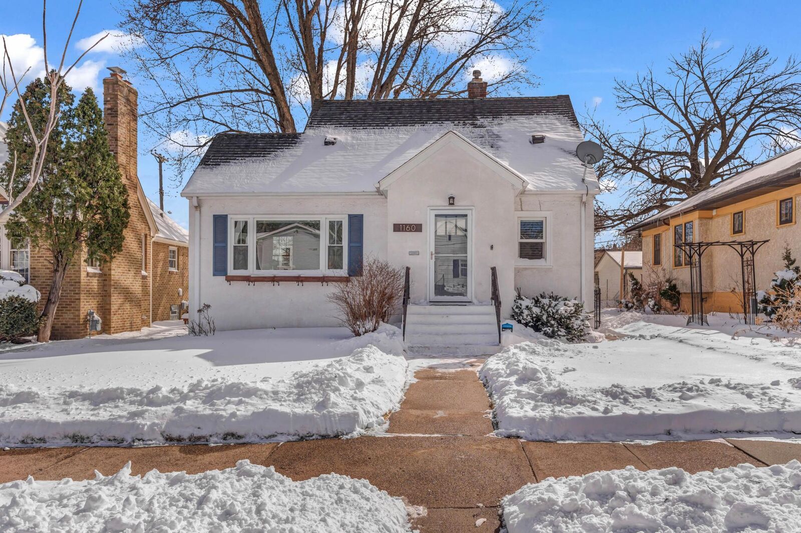 Property Photo:  1160 James Avenue  MN 55105 